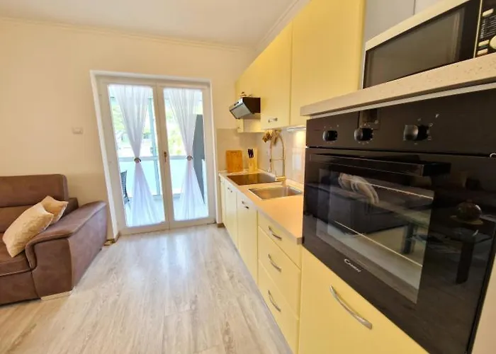 Stelle Baska * Jurandvor