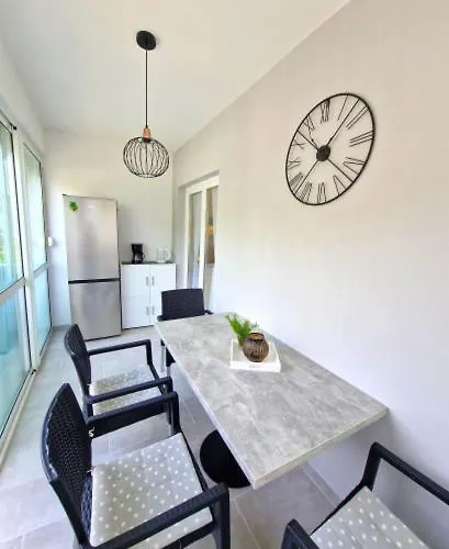 Stelle Baska * Jurandvor